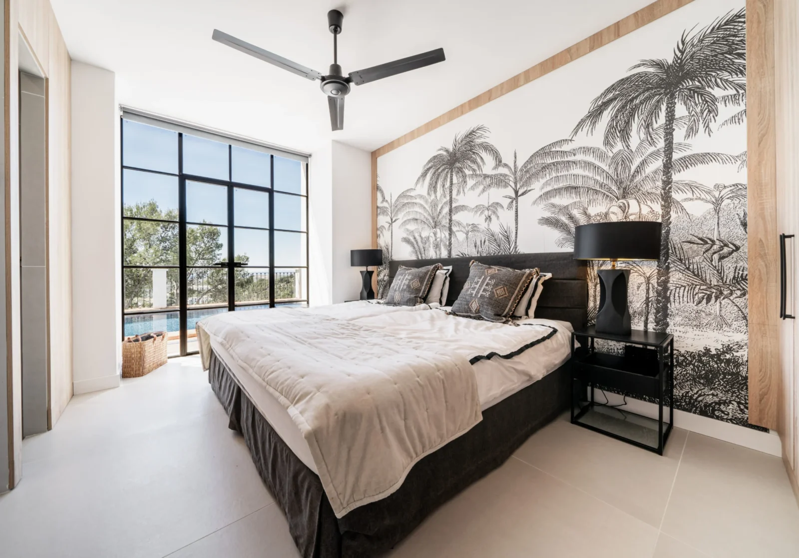 Elegant Cortijo-Style Villa with Sea Views for Sale in El Madroñal, Benahavís – photo 9