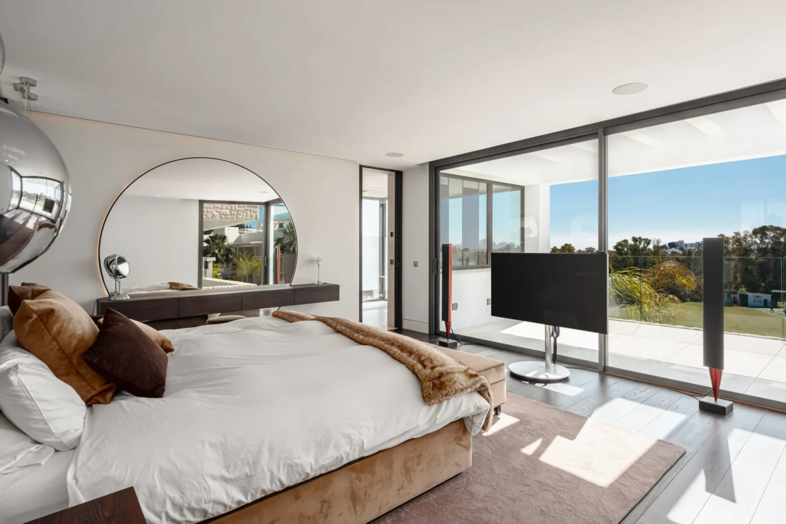 Modern 4-Bedroom Luxury Villa with Panoramic Views for Sale in La Alquería, Benahavís – photo 16