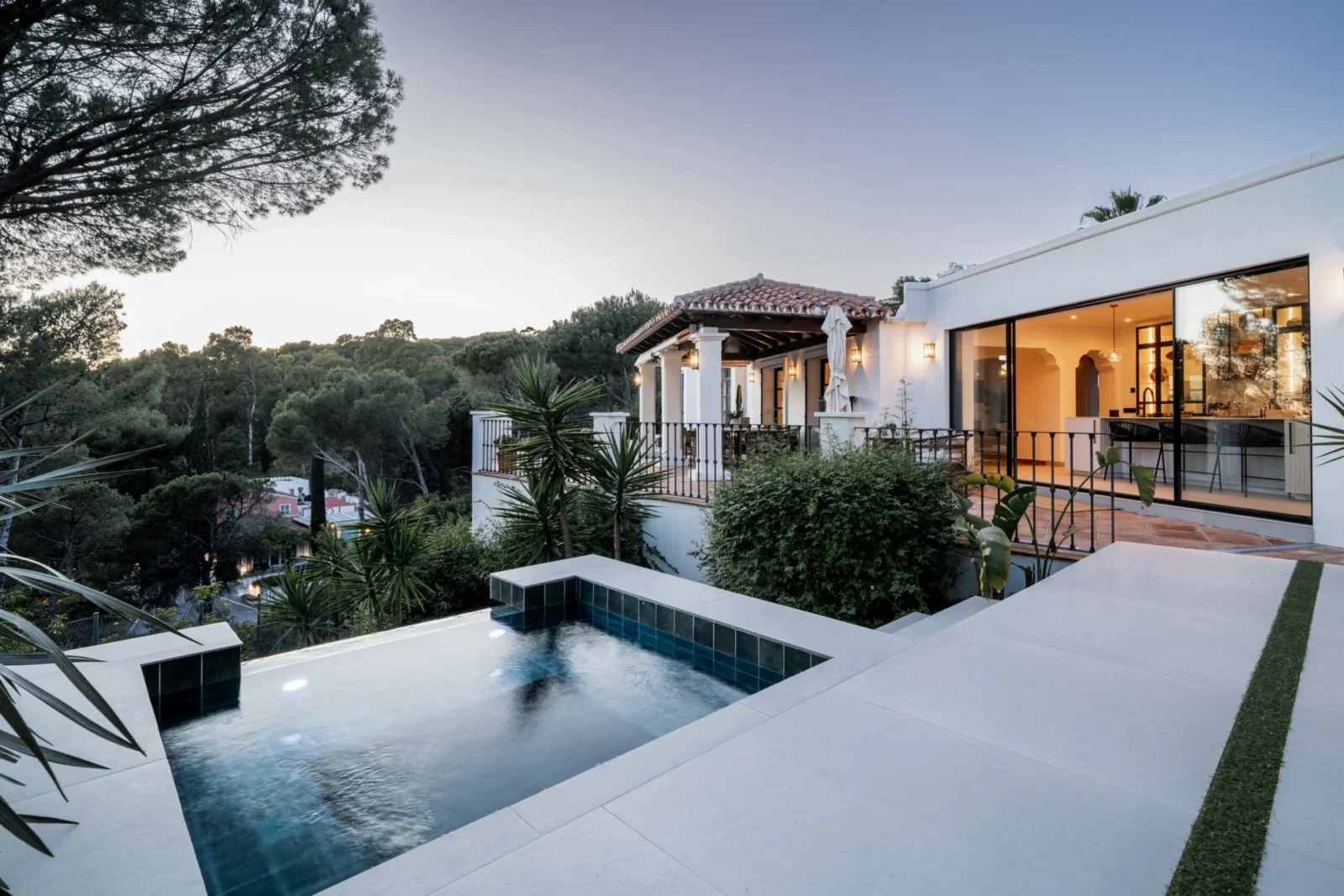 Elegant Cortijo-Style Villa with Sea Views for Sale in El Madroñal, Benahavís – photo 14