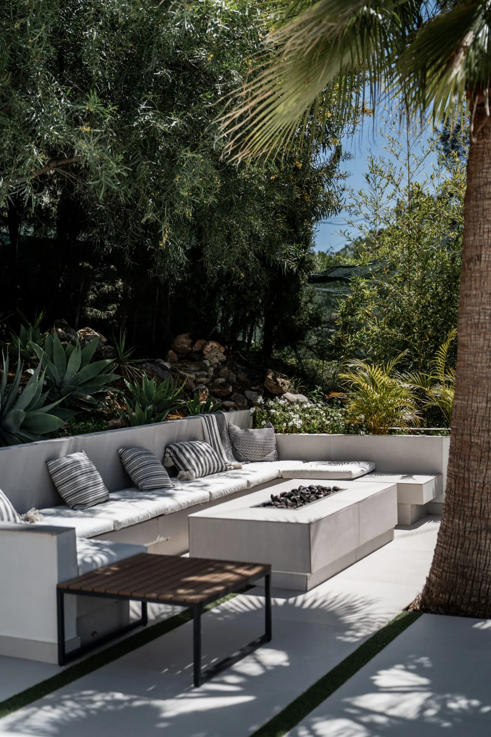 Elegant Cortijo-Style Villa with Sea Views for Sale in El Madroñal, Benahavís – photo 11