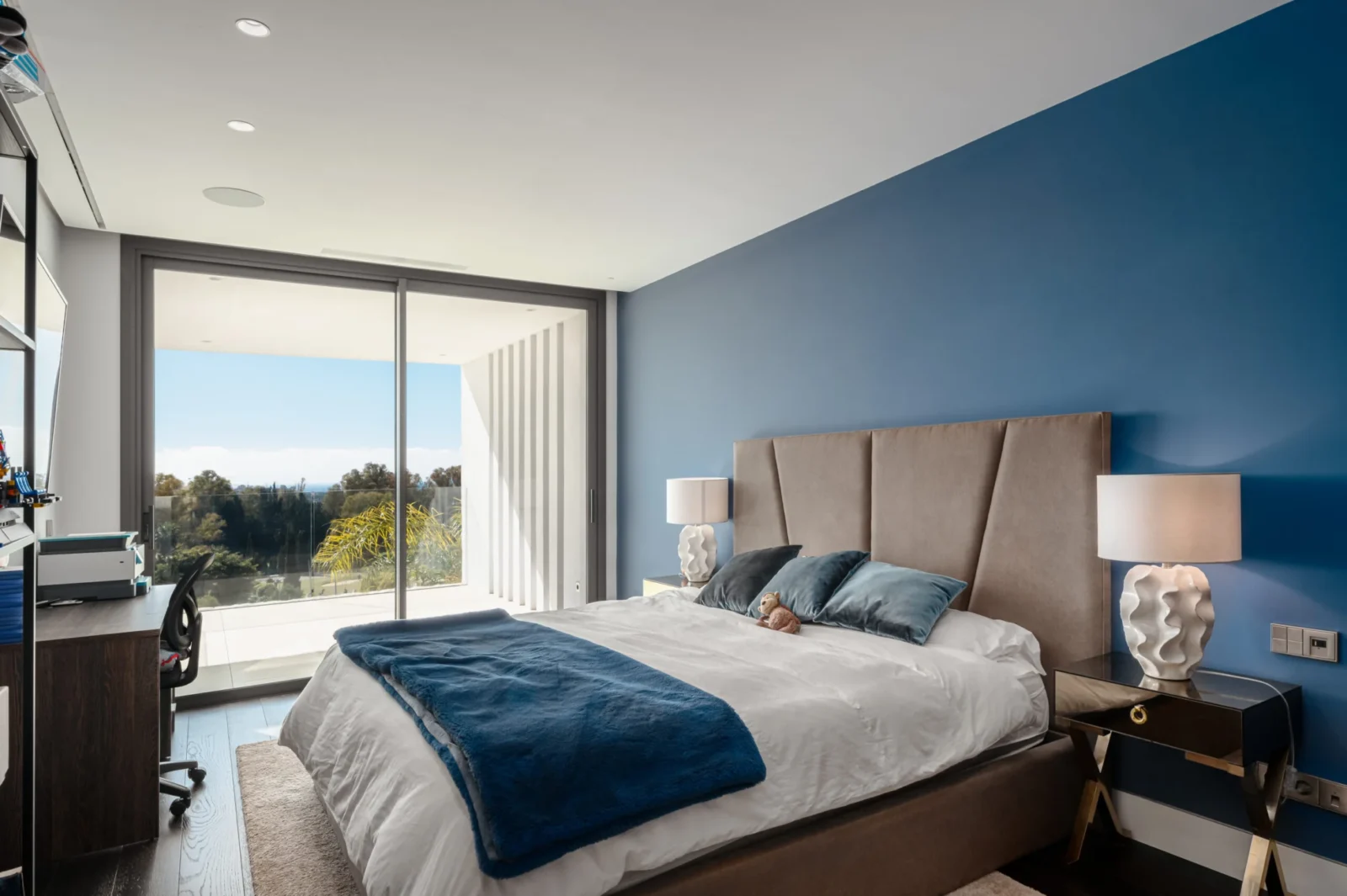 Modern 4-Bedroom Luxury Villa with Panoramic Views for Sale in La Alquería, Benahavís – photo 14