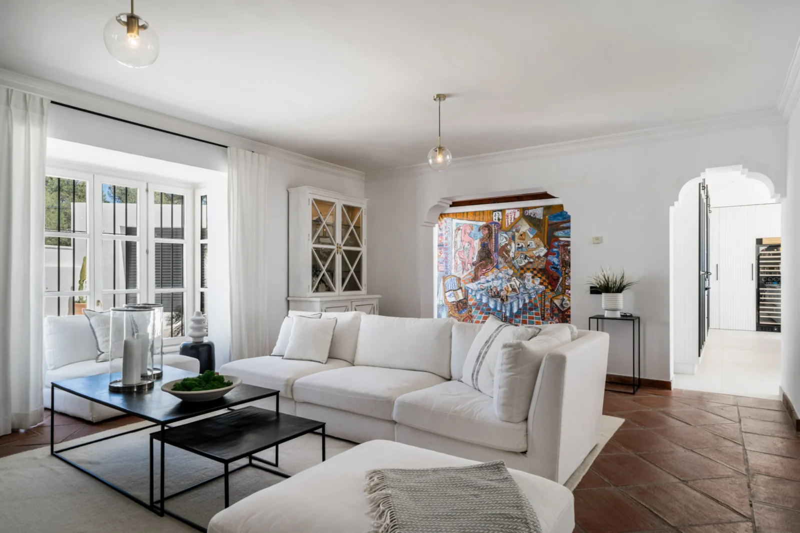 Elegant Cortijo-Style Villa with Sea Views for Sale in El Madroñal, Benahavís – photo 3