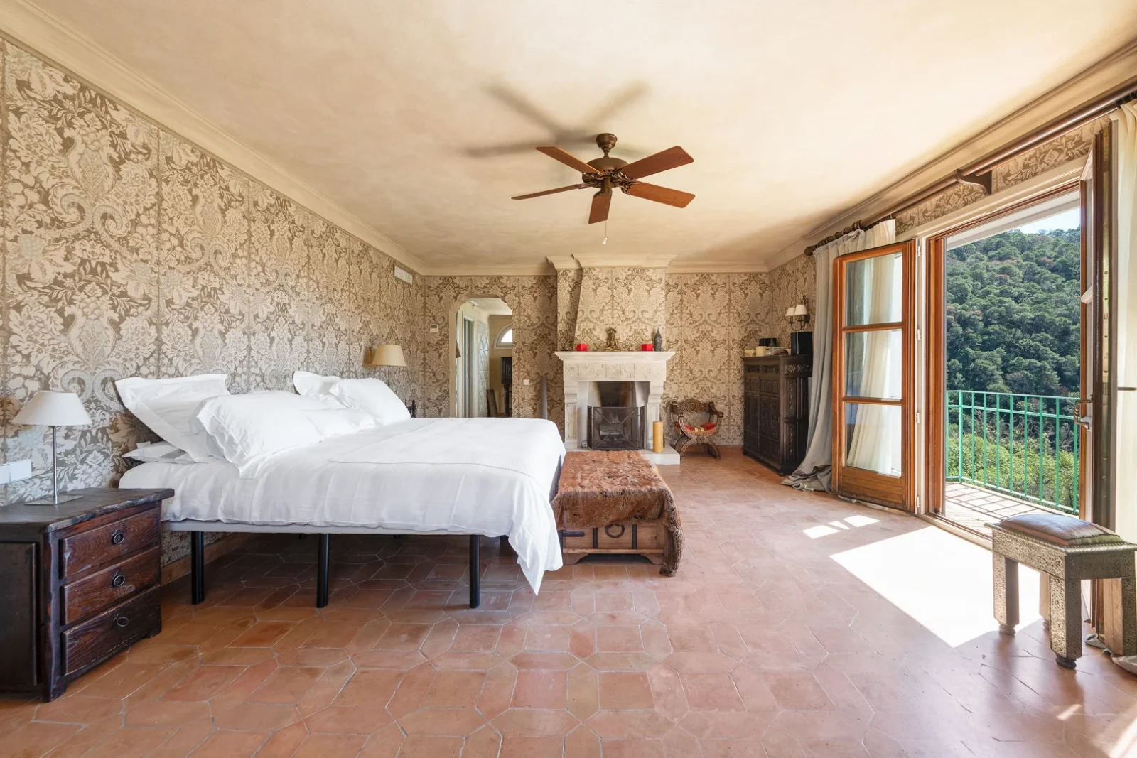 Exceptional Luxury Country Estate for Sale in Estepona – 60 Hectares with Helipad, Spa & Mountain Views – photo 19