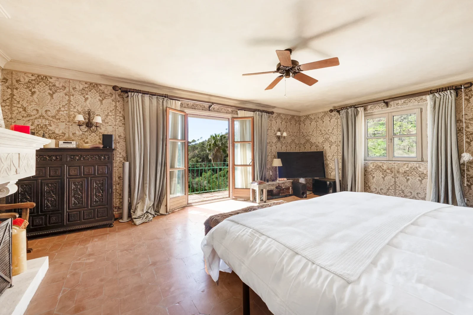 Exceptional Luxury Country Estate for Sale in Estepona – 60 Hectares with Helipad, Spa & Mountain Views – photo 20