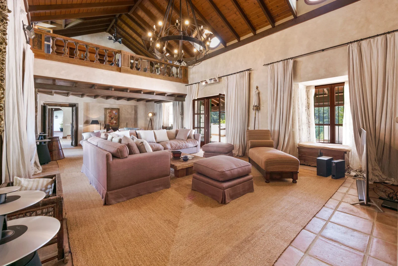 Exceptional Luxury Country Estate for Sale in Estepona – 60 Hectares with Helipad, Spa & Mountain Views – photo 3