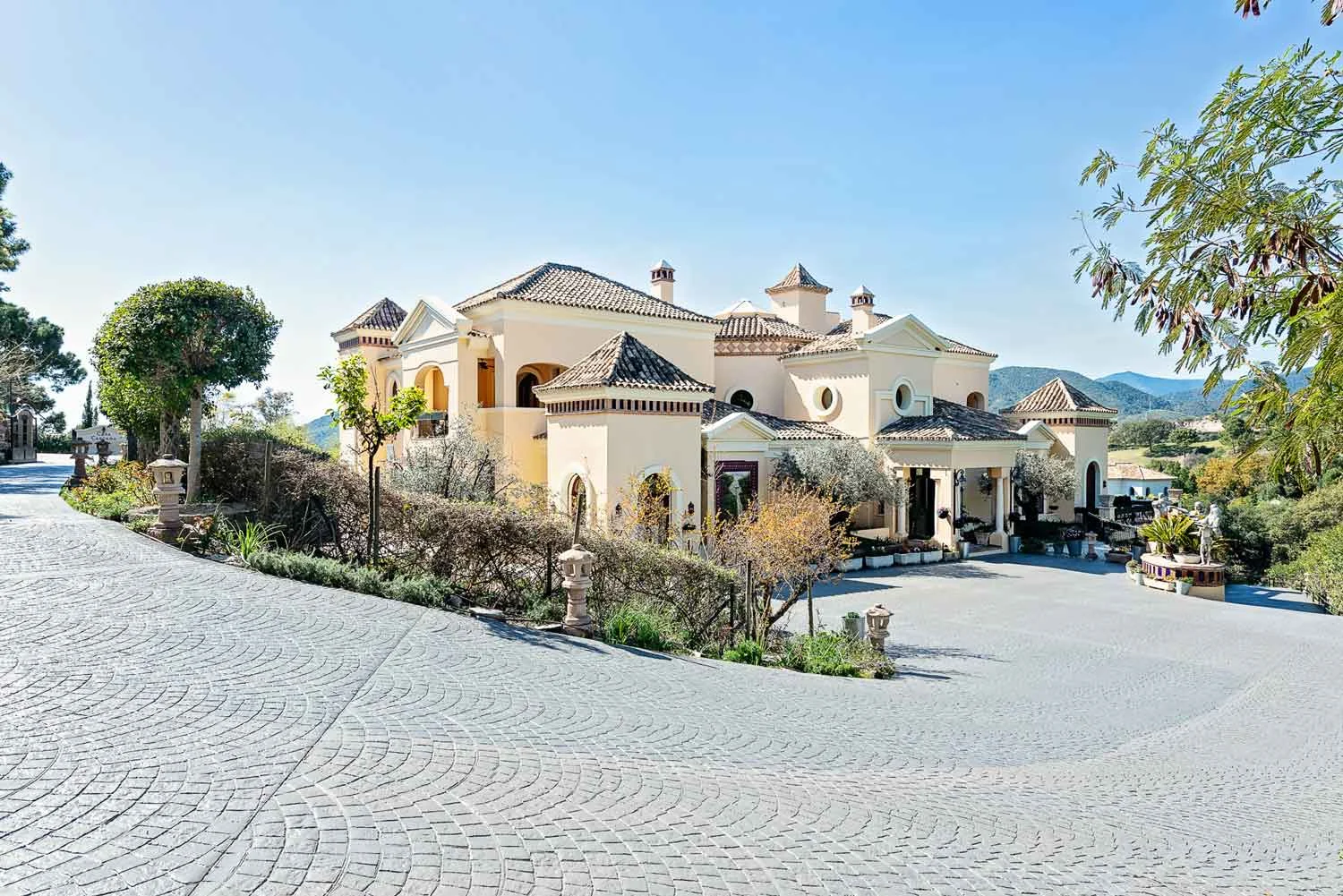 Luxury Villa for Sale in La Zagaleta with Sea Views and Private Rooftop Pool – photo 2