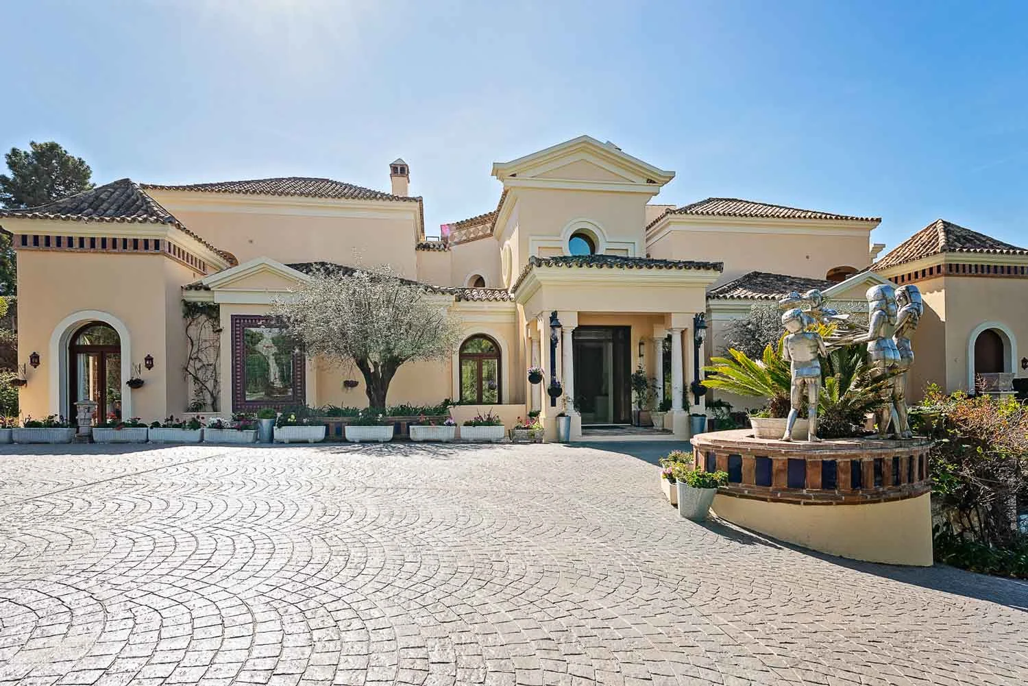 Luxury Villa for Sale in La Zagaleta with Sea Views and Private Rooftop Pool – photo 3