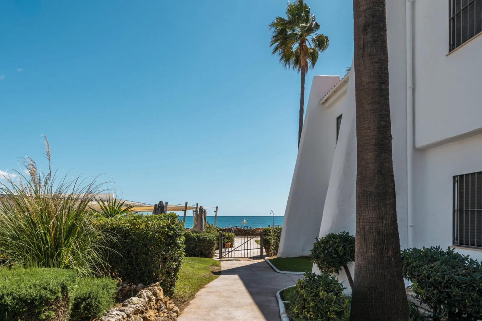 Casa Coral – Frontline Beach Apartment for Sale on Marbella’s Golden Mile – photo 13
