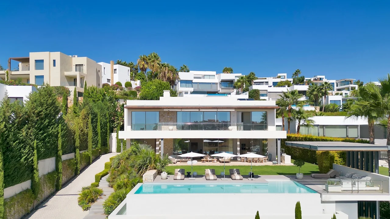 Contemporary Golf-Front Luxury Villa for Sale in Gated Atalaya, Marbella – photo 15