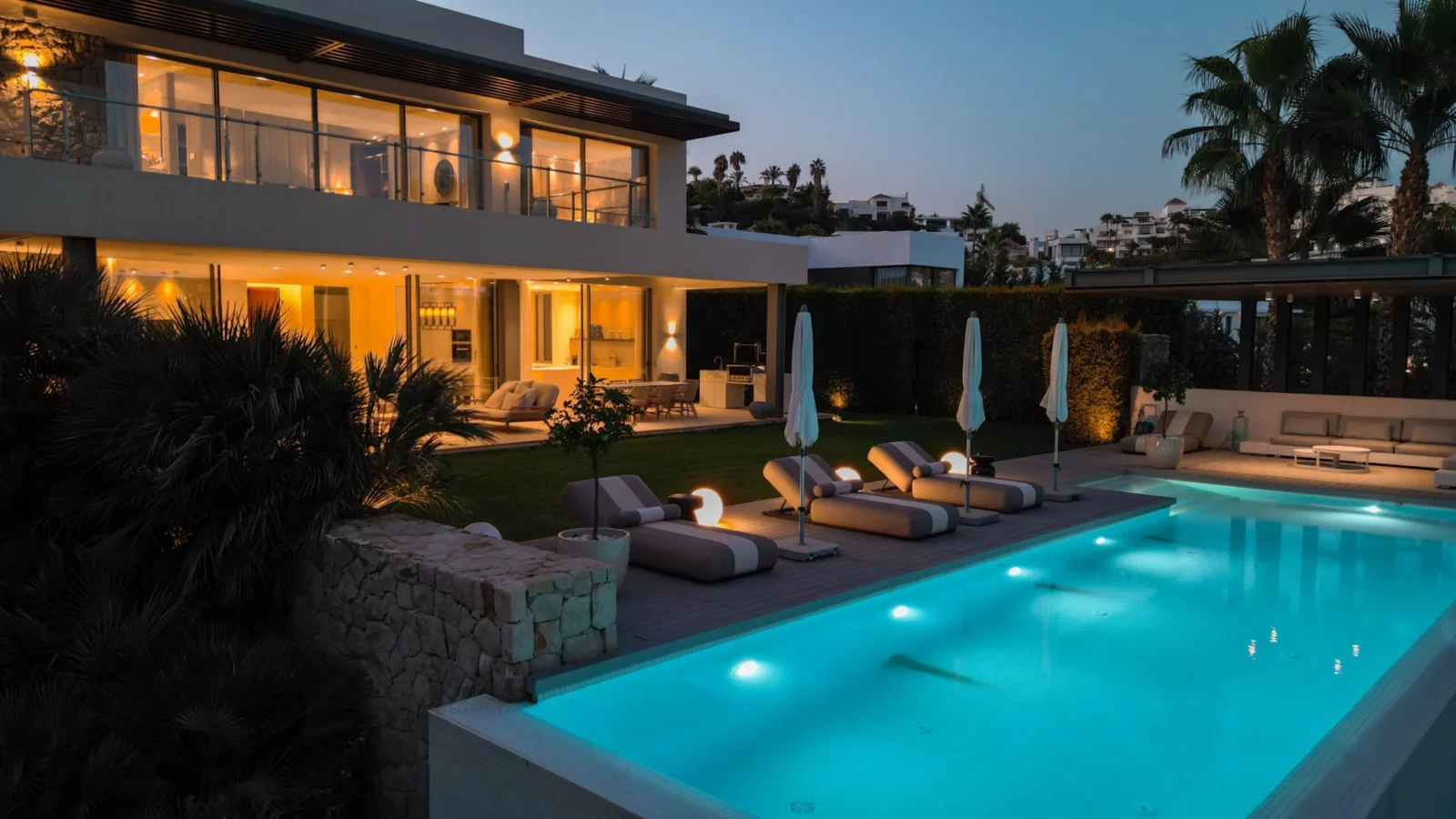 Contemporary Golf-Front Luxury Villa for Sale in Gated Atalaya, Marbella – photo 2