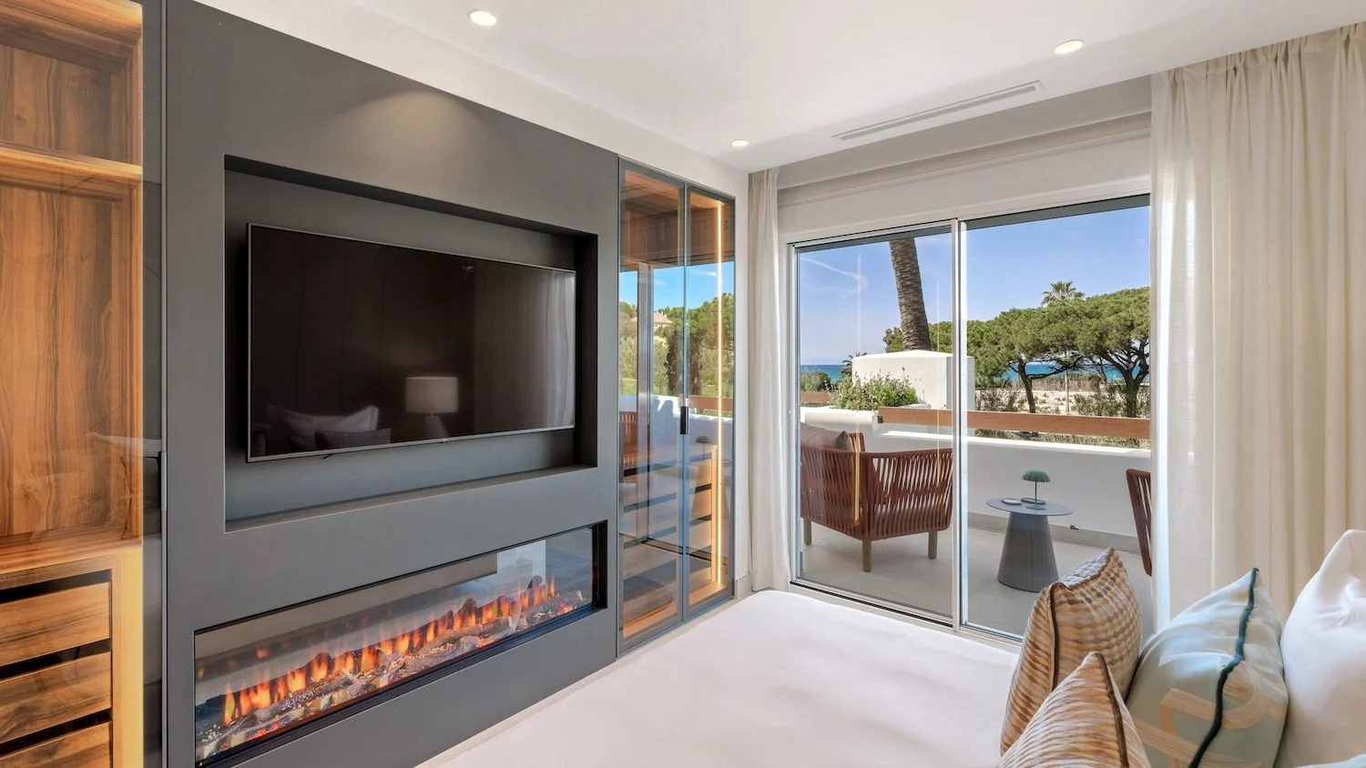 Newly Renovated Luxury Apartment with Sea Views in Los Monteros Palm Beach, Marbella East – photo 15