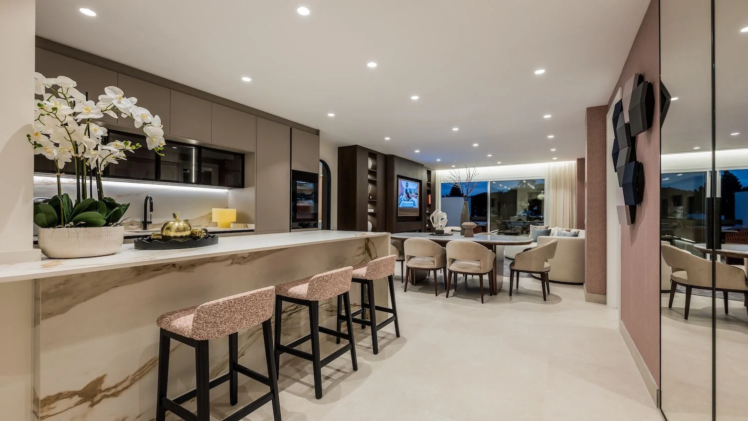 Newly Renovated Luxury Apartment with Sea Views in Los Monteros Palm Beach, Marbella East – photo 14