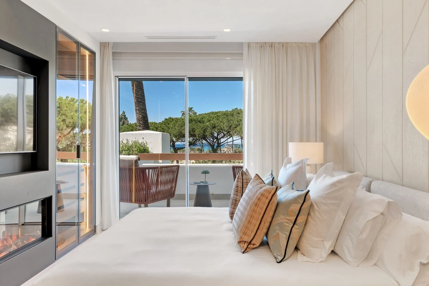 Newly Renovated Luxury Apartment with Sea Views in Los Monteros Palm Beach, Marbella East – photo 2