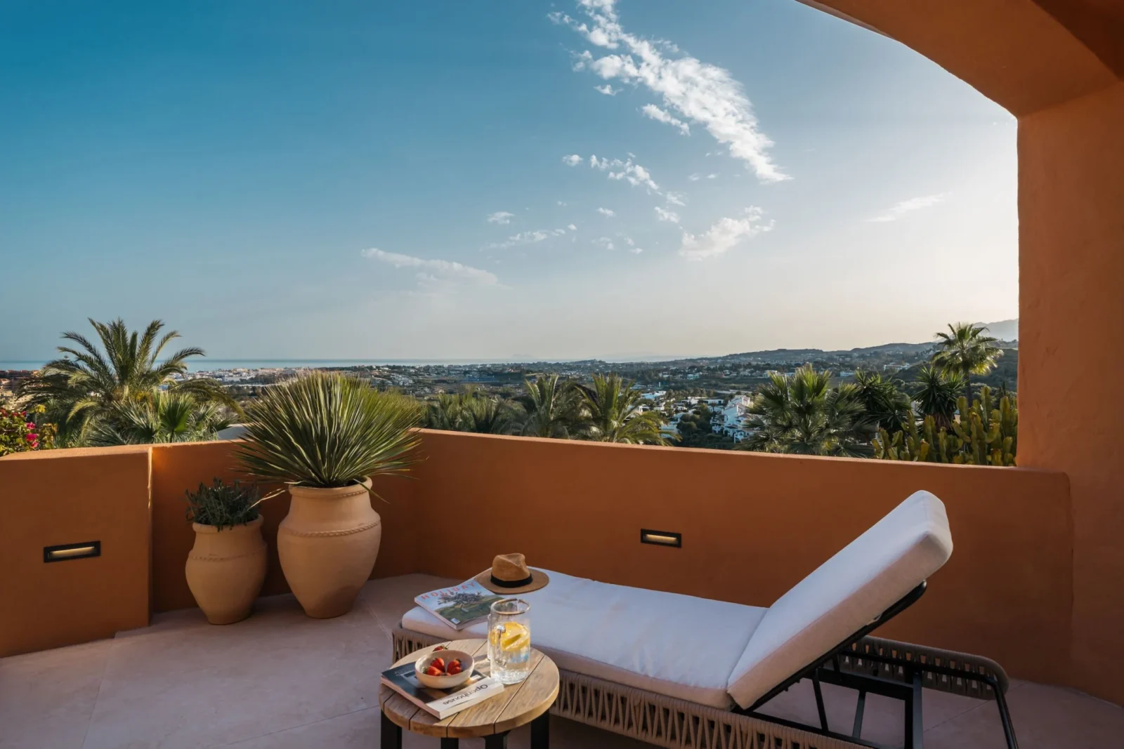 Elegant 4-Bedroom Apartment with Sea Views in Les Belvederes, Nueva Andalucía – photo 27