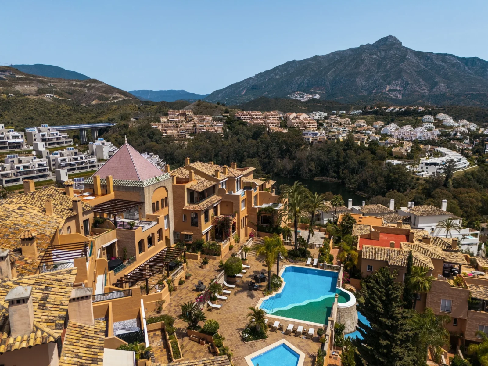 Elegant 4-Bedroom Apartment with Sea Views in Les Belvederes, Nueva Andalucía – photo 30