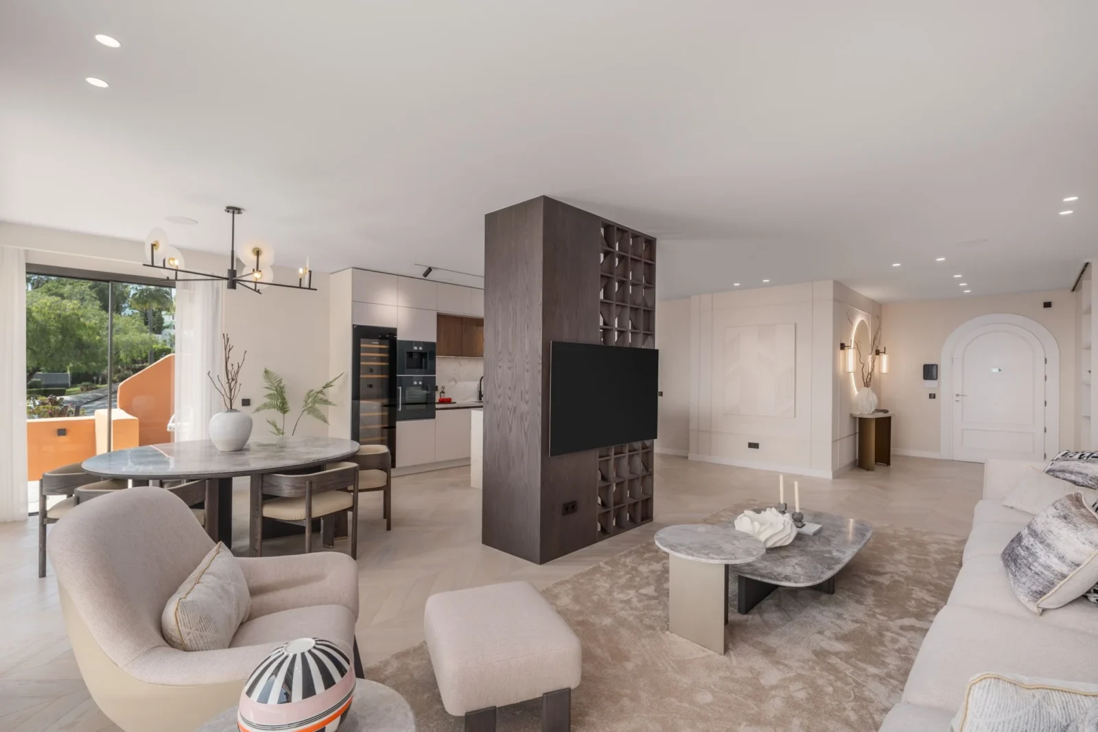 Elegant 4-Bedroom Apartment with Sea Views in Les Belvederes, Nueva Andalucía – photo 16