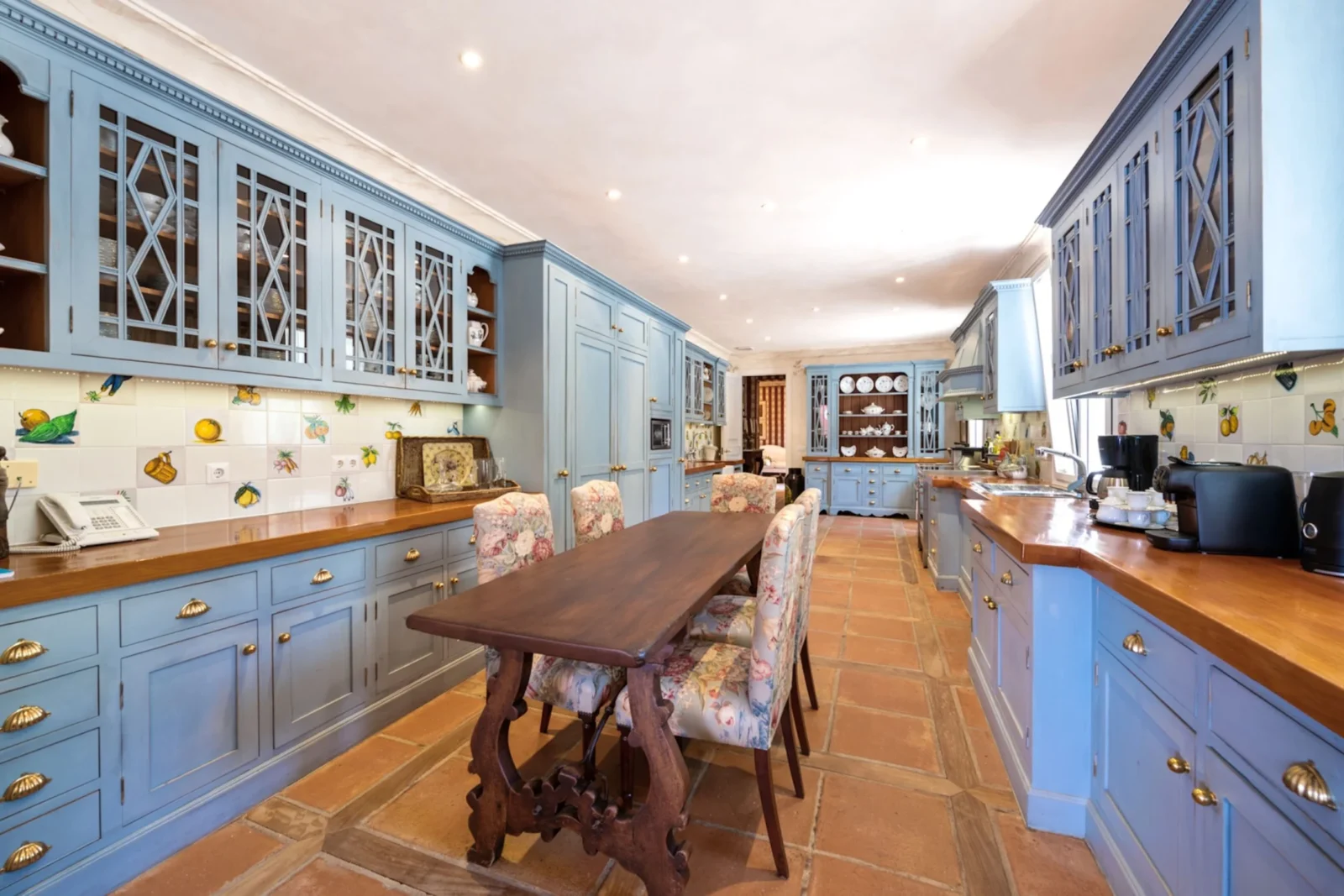 Private Estate with Development Potential in Los Picos, Marbella Golden Mile – photo 3