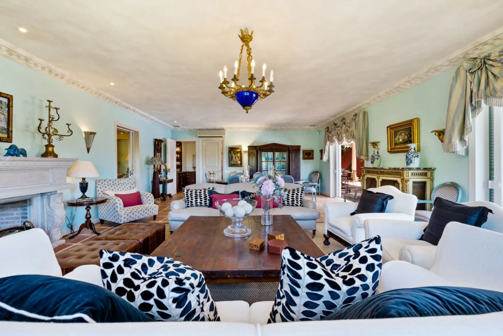 Private Estate with Development Potential in Los Picos, Marbella Golden Mile – photo 4