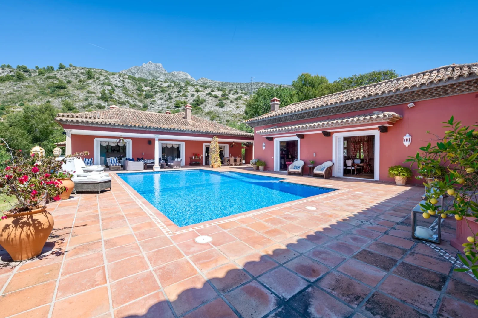 Private Estate with Development Potential in Los Picos, Marbella Golden Mile – photo 25