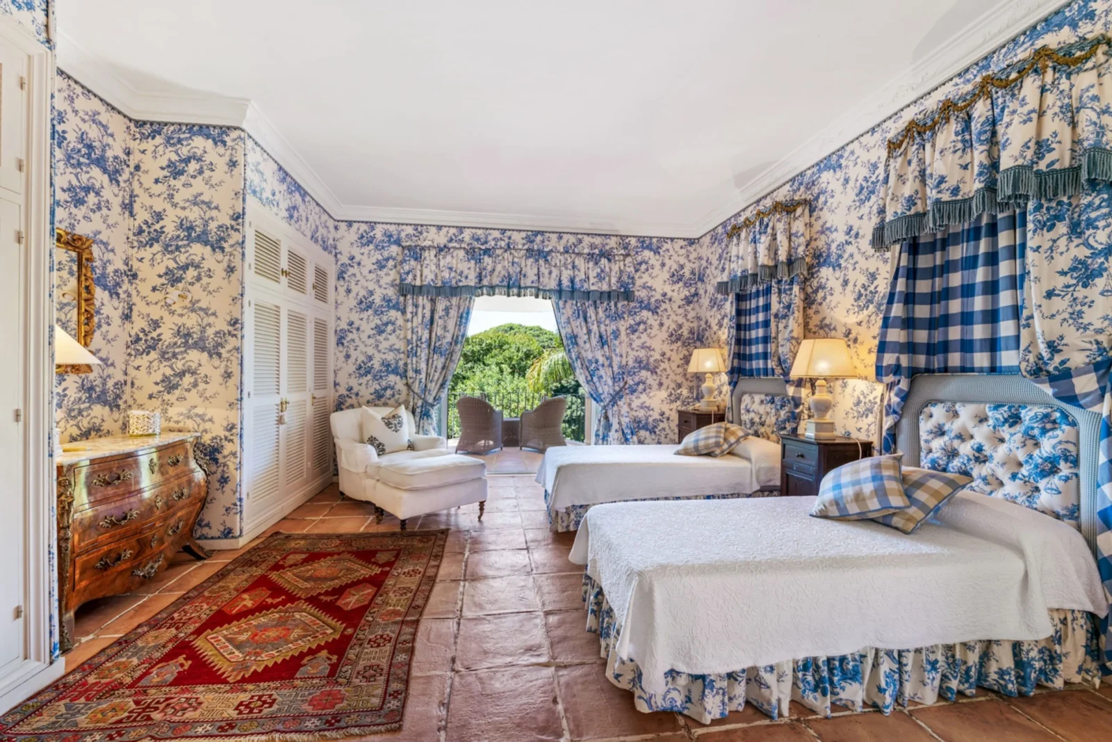 Private Estate with Development Potential in Los Picos, Marbella Golden Mile – photo 11