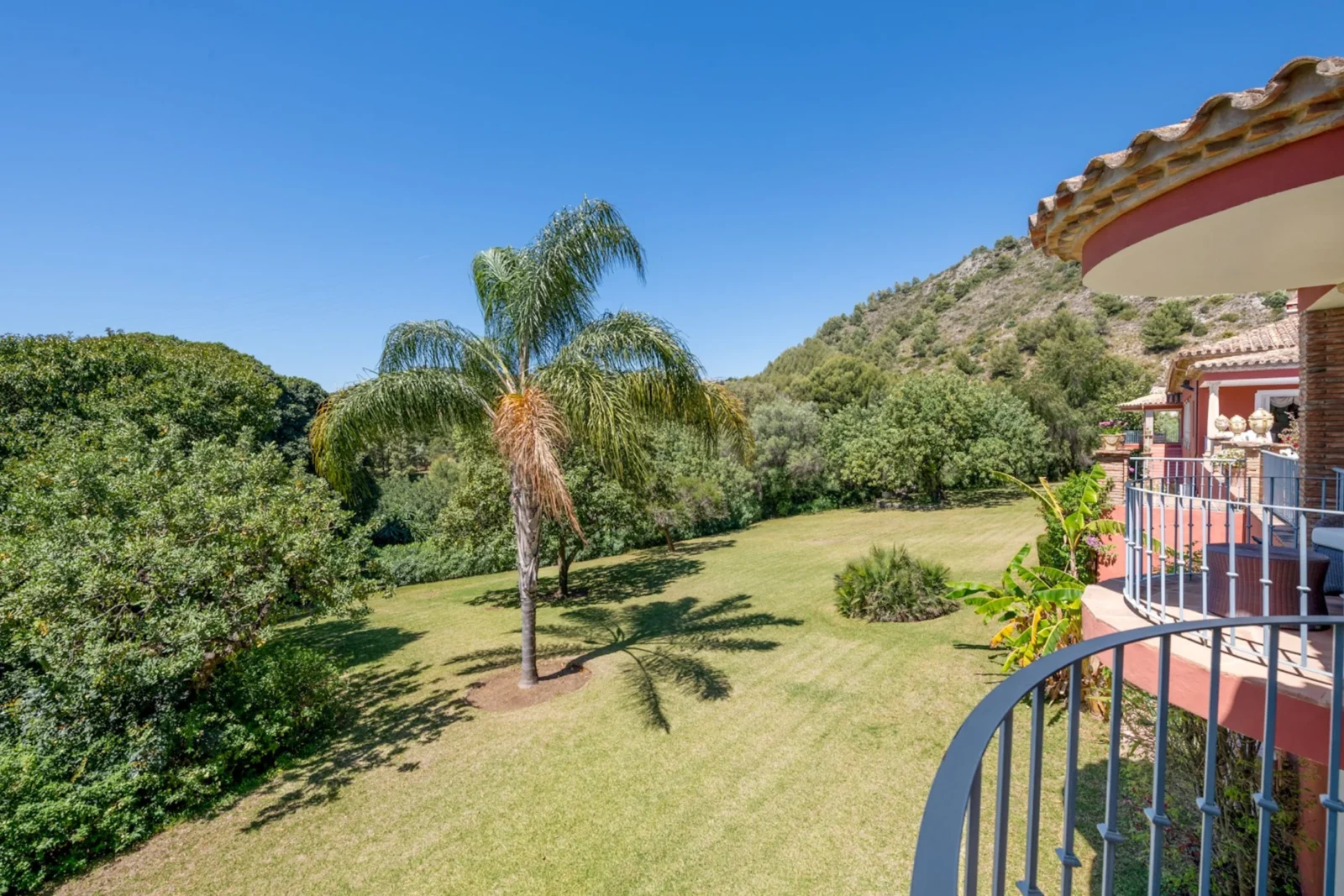 Private Estate with Development Potential in Los Picos, Marbella Golden Mile – photo 21