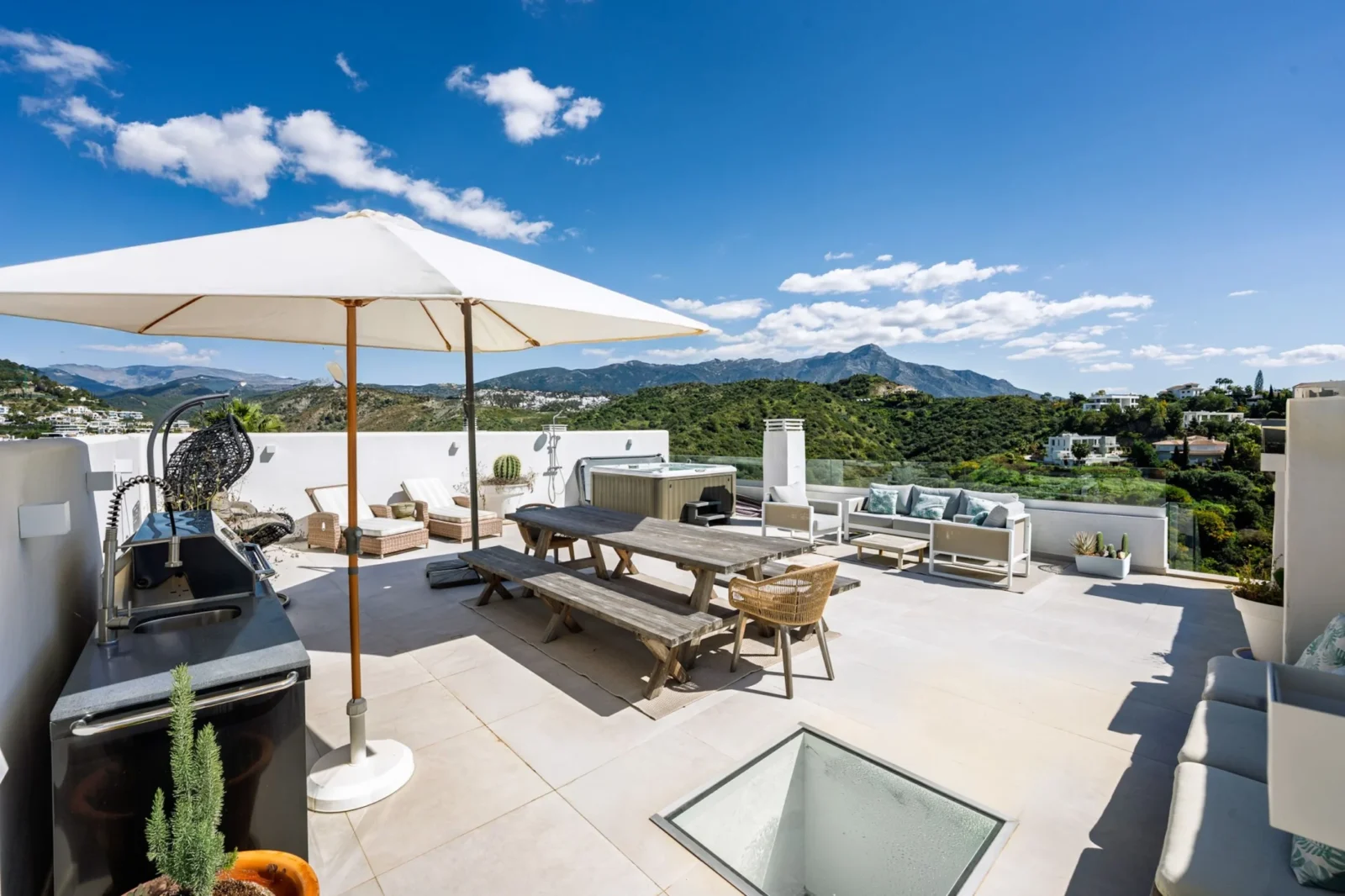 Penthouse with Panoramic Sea & Mountain Views for Sale in La Quinta, Marbella – photo 27