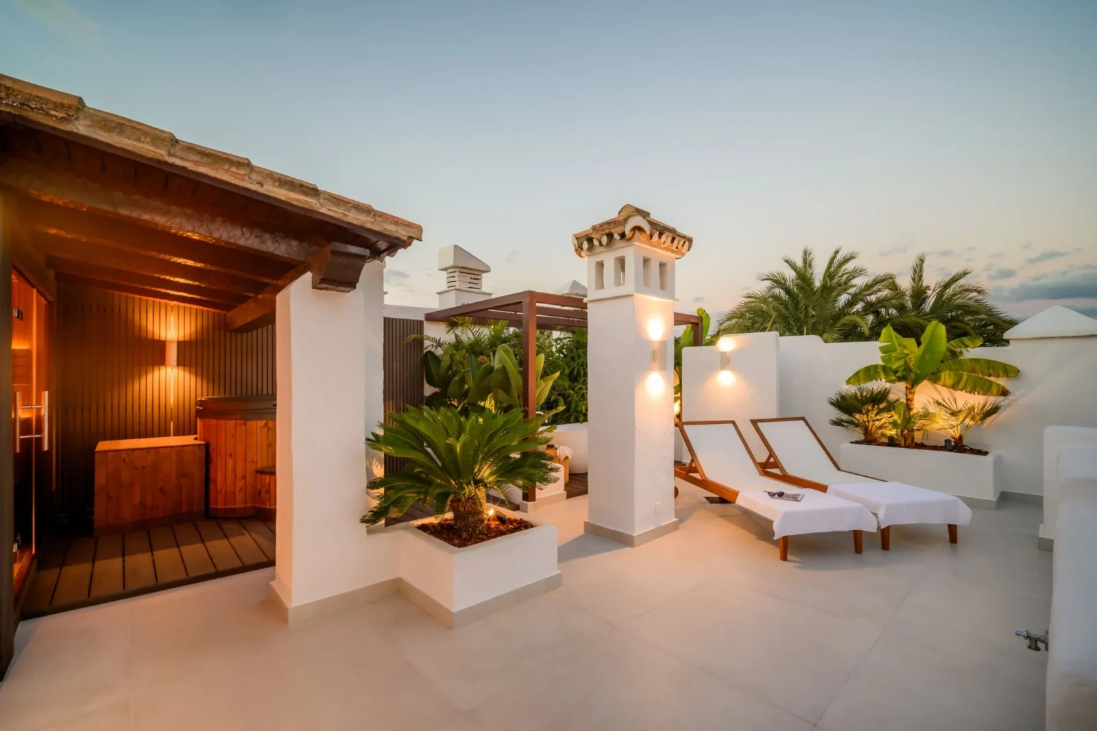 Luxury Sea-View Penthouse Duplex for Sale in Alcazaba Beach, Estepona – photo 12