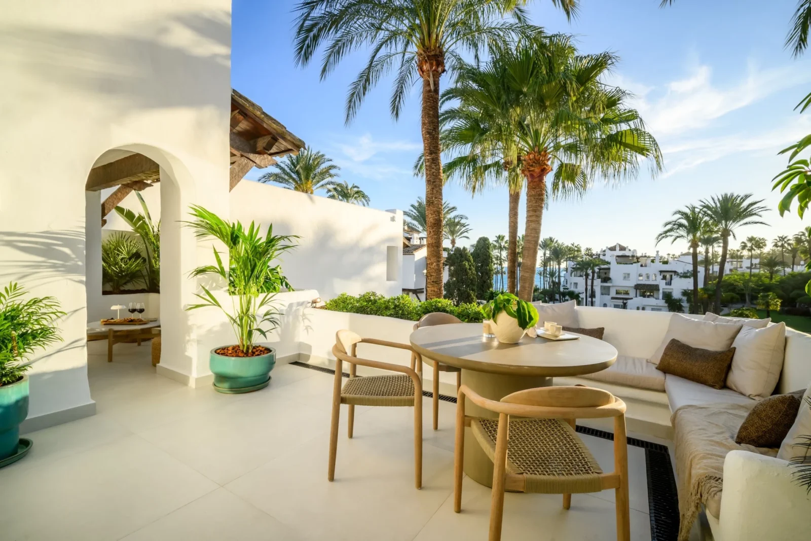 Luxury Sea-View Penthouse Duplex for Sale in Alcazaba Beach, Estepona – photo 4