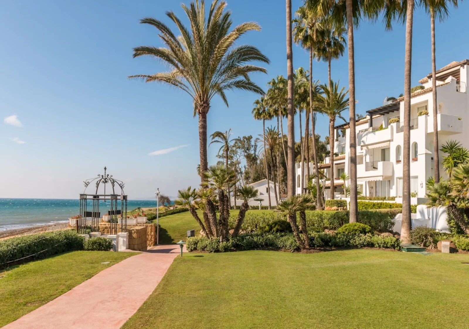 Luxury Sea-View Penthouse Duplex for Sale in Alcazaba Beach, Estepona – photo 36
