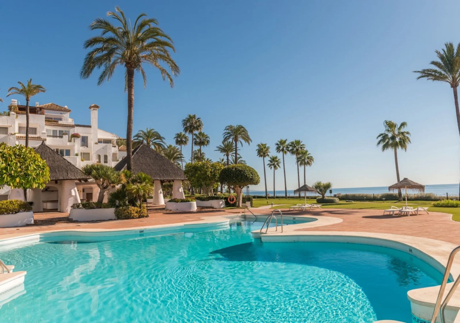 Luxury Sea-View Penthouse Duplex for Sale in Alcazaba Beach, Estepona – photo 39