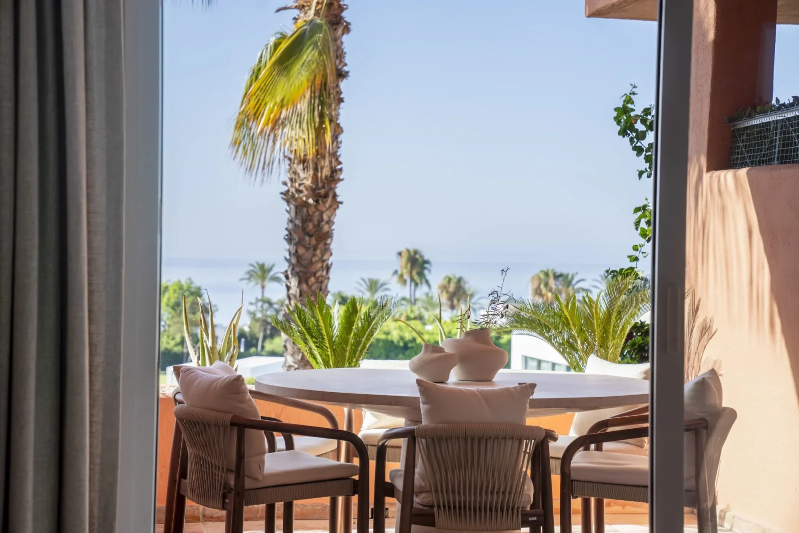 Luxury Sea View Apartment on Marbella’s Golden Mile, 300m from the Beach – photo 2