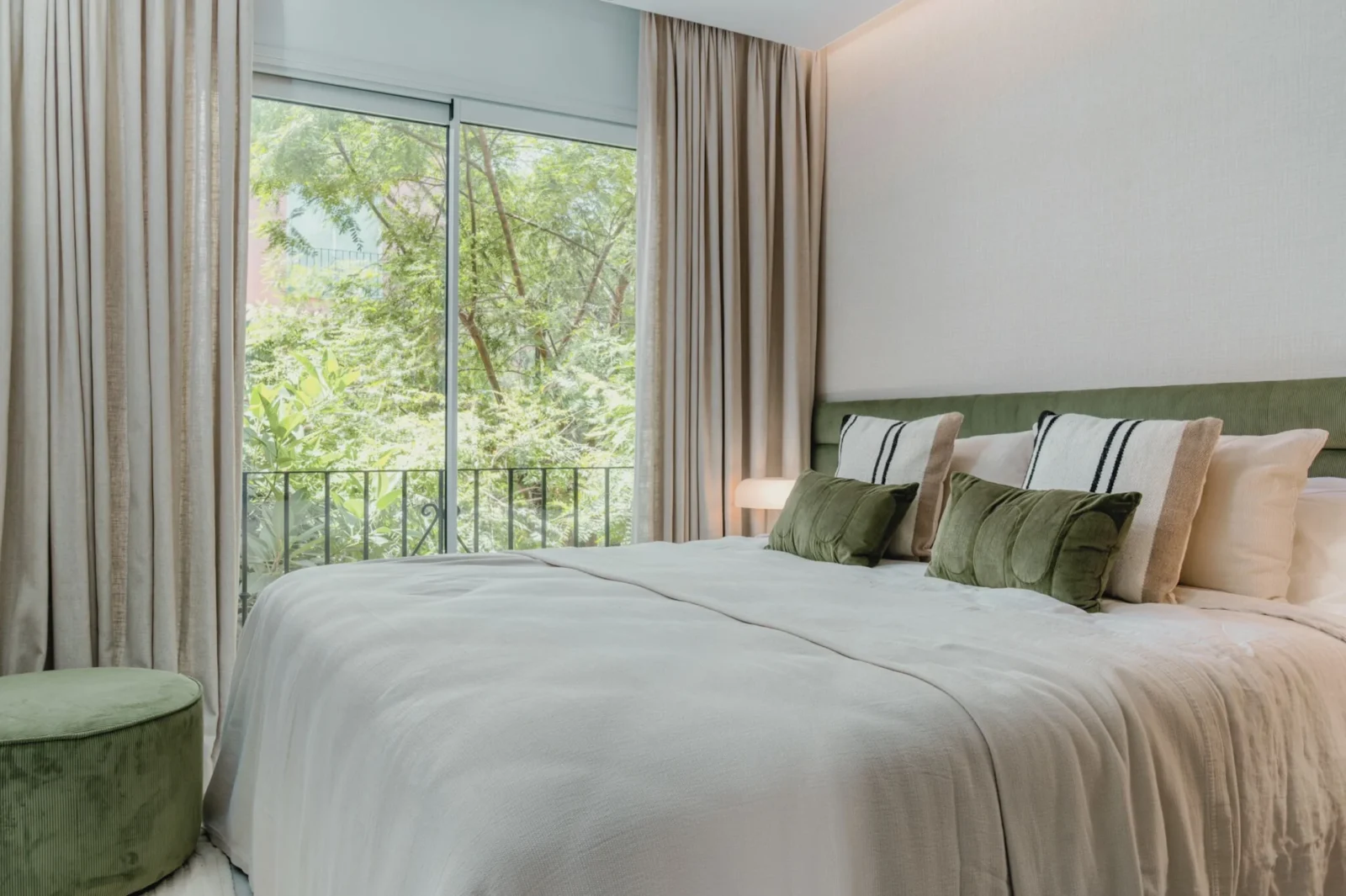 Luxury Sea View Apartment on Marbella’s Golden Mile, 300m from the Beach – photo 16