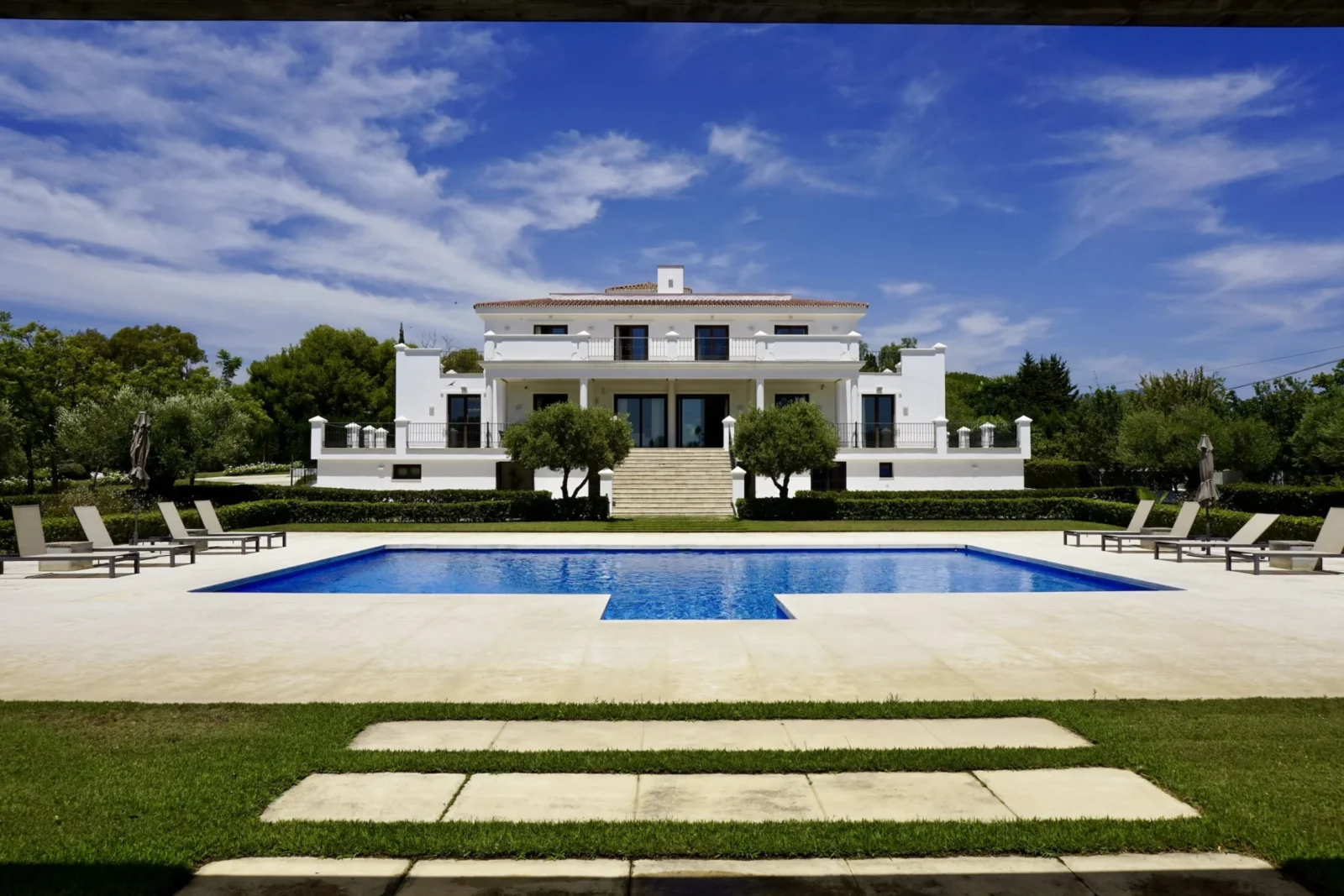 Modern Mansion on Expansive Private Plot Near Guadalmina Alta, Marbella – photo 45
