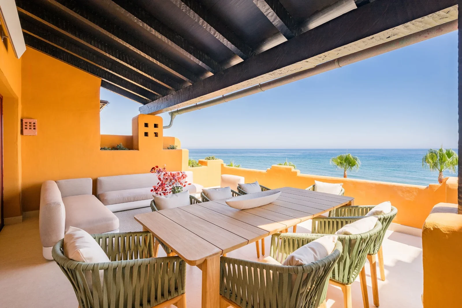 Granados 221: Fully Renovated Beachfront Apartment with Panoramic Sea View – photo 2