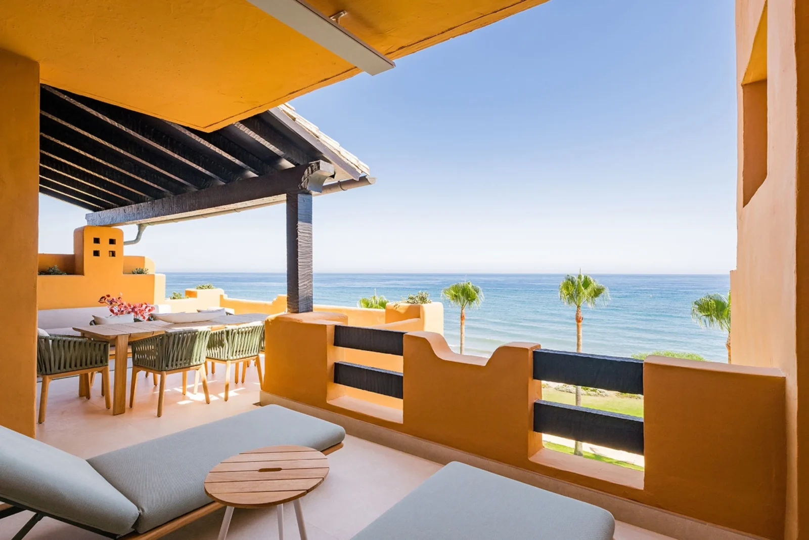 Granados 221: Fully Renovated Beachfront Apartment with Panoramic Sea View – photo 4