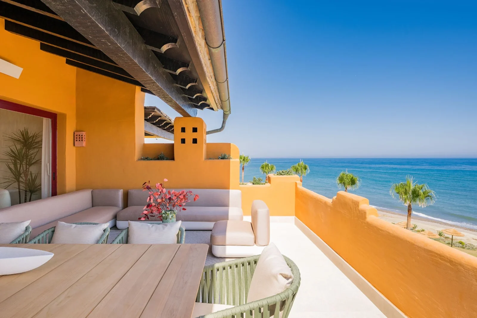 Granados 221: Fully Renovated Beachfront Apartment with Panoramic Sea View – photo 3