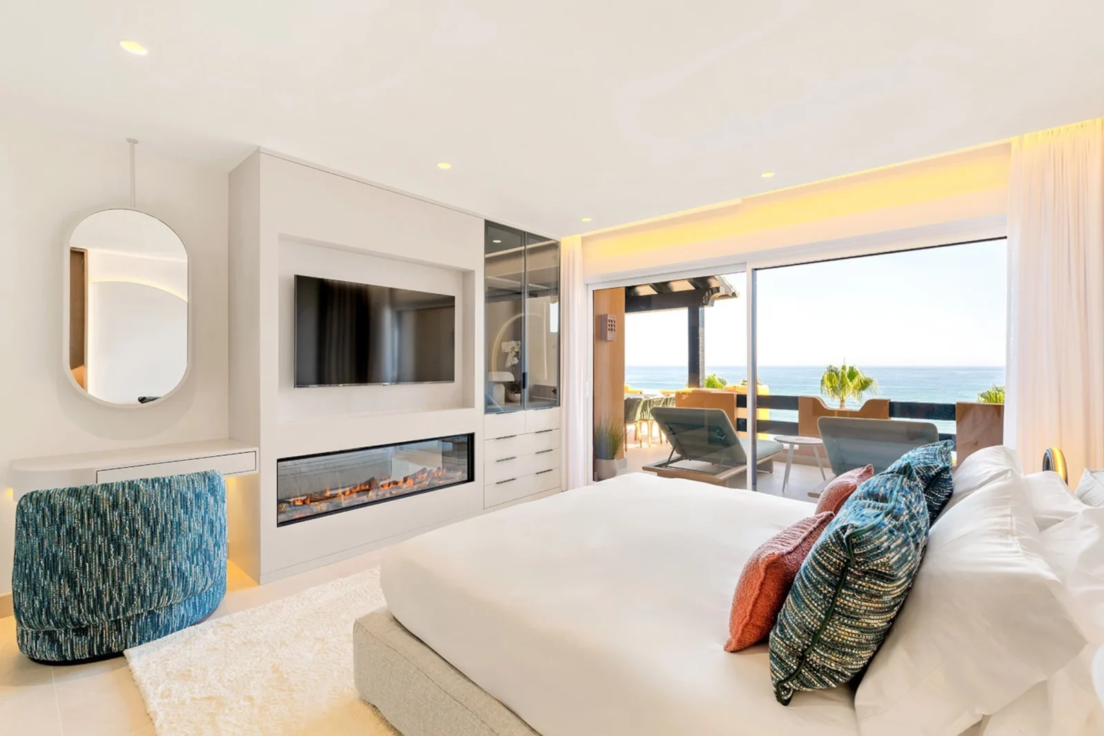 Granados 221: Fully Renovated Beachfront Apartment with Panoramic Sea View – photo 9