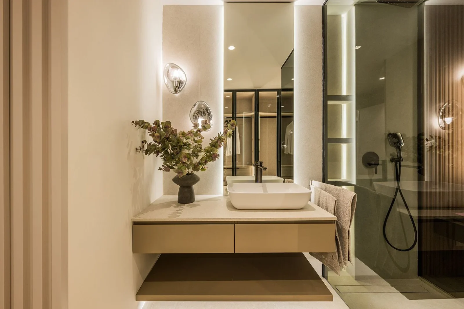 Granados 221: Fully Renovated Beachfront Apartment with Panoramic Sea View – photo 25
