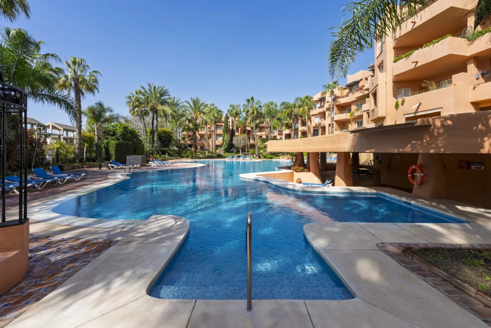 Luxury Sea View Apartment on Marbella’s Golden Mile, 300m from the Beach – photo 26
