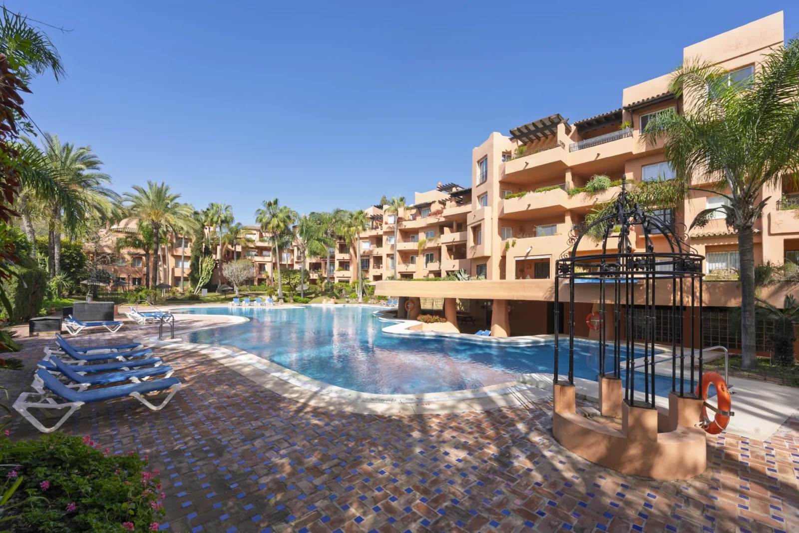 Luxury Sea View Apartment on Marbella’s Golden Mile, 300m from the Beach – photo 25