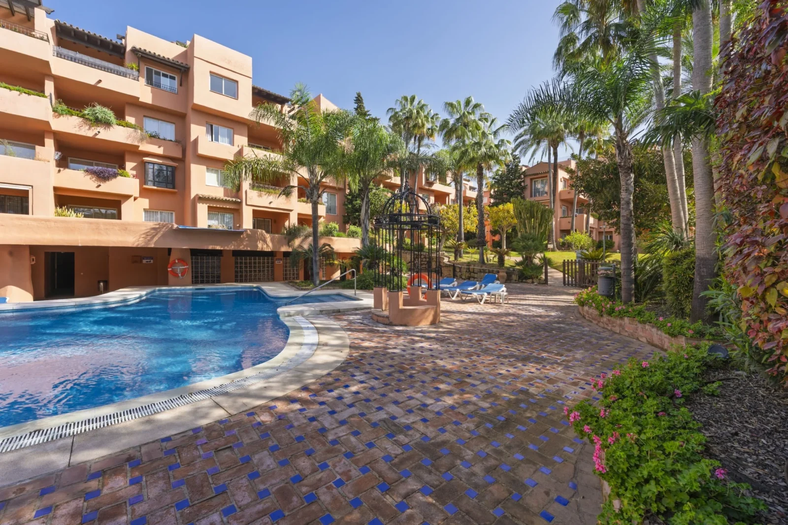 Luxury Sea View Apartment on Marbella’s Golden Mile, 300m from the Beach – photo 24