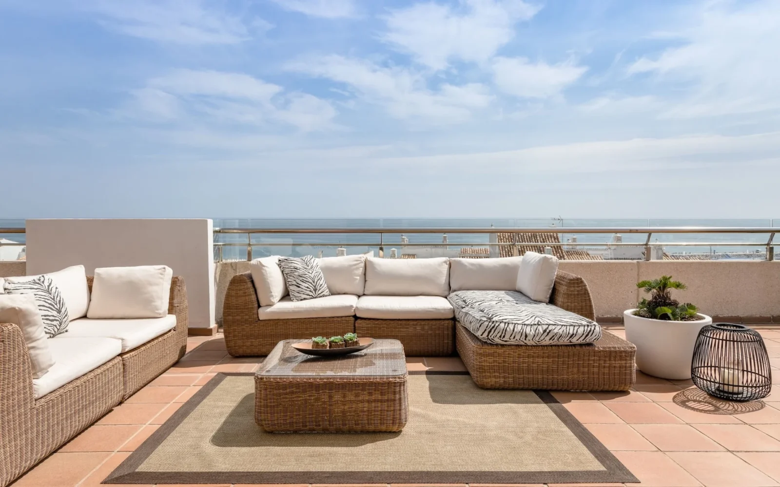 One-of-a-Kind Luxury Penthouse with Panoramic Sea Views in Puerto Banús – photo 12