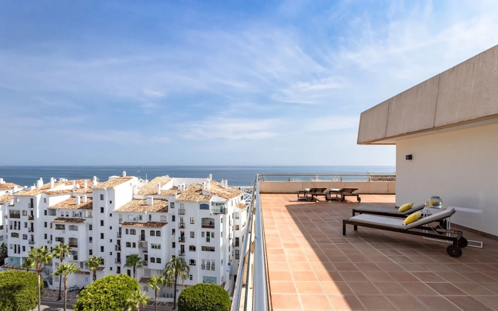 One-of-a-Kind Luxury Penthouse with Panoramic Sea Views in Puerto Banús – photo 13
