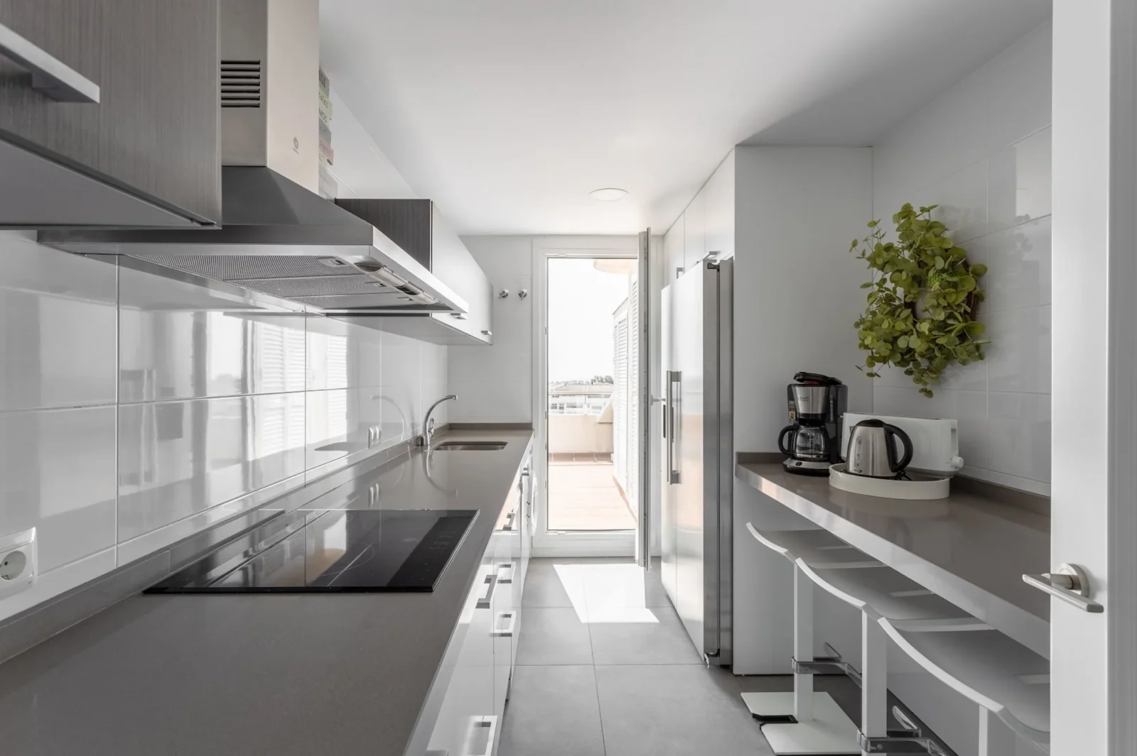 One-of-a-Kind Luxury Penthouse with Panoramic Sea Views in Puerto Banús – photo 10