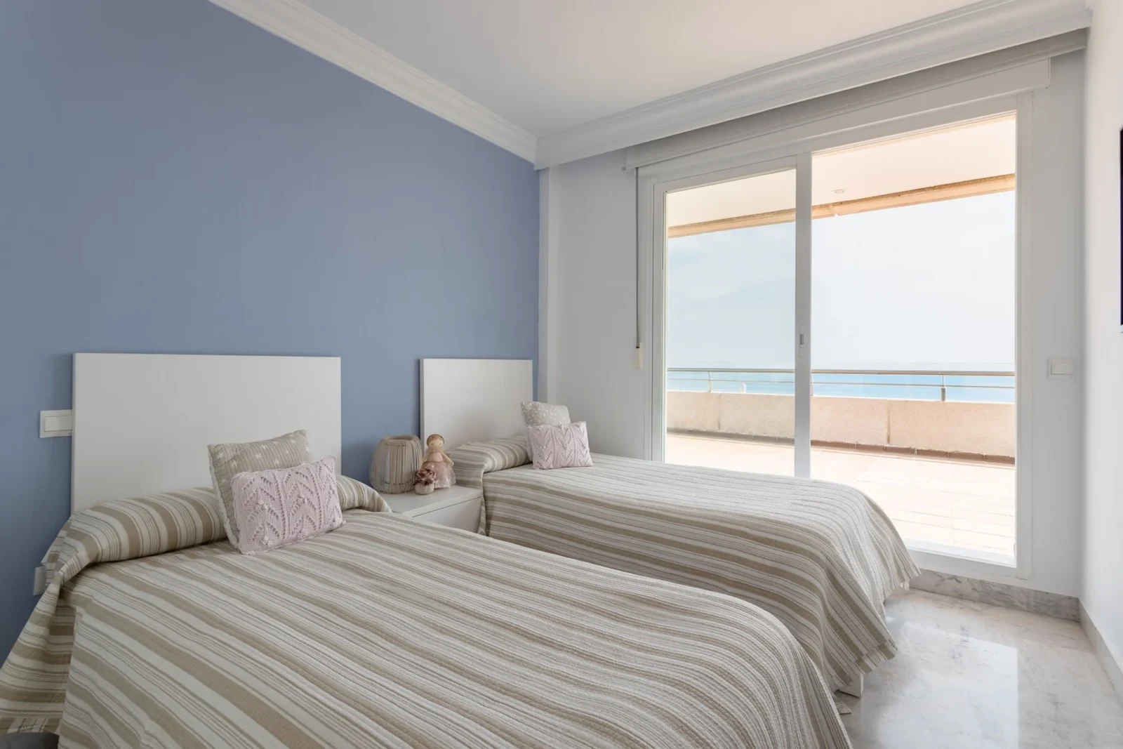 One-of-a-Kind Luxury Penthouse with Panoramic Sea Views in Puerto Banús – photo 8