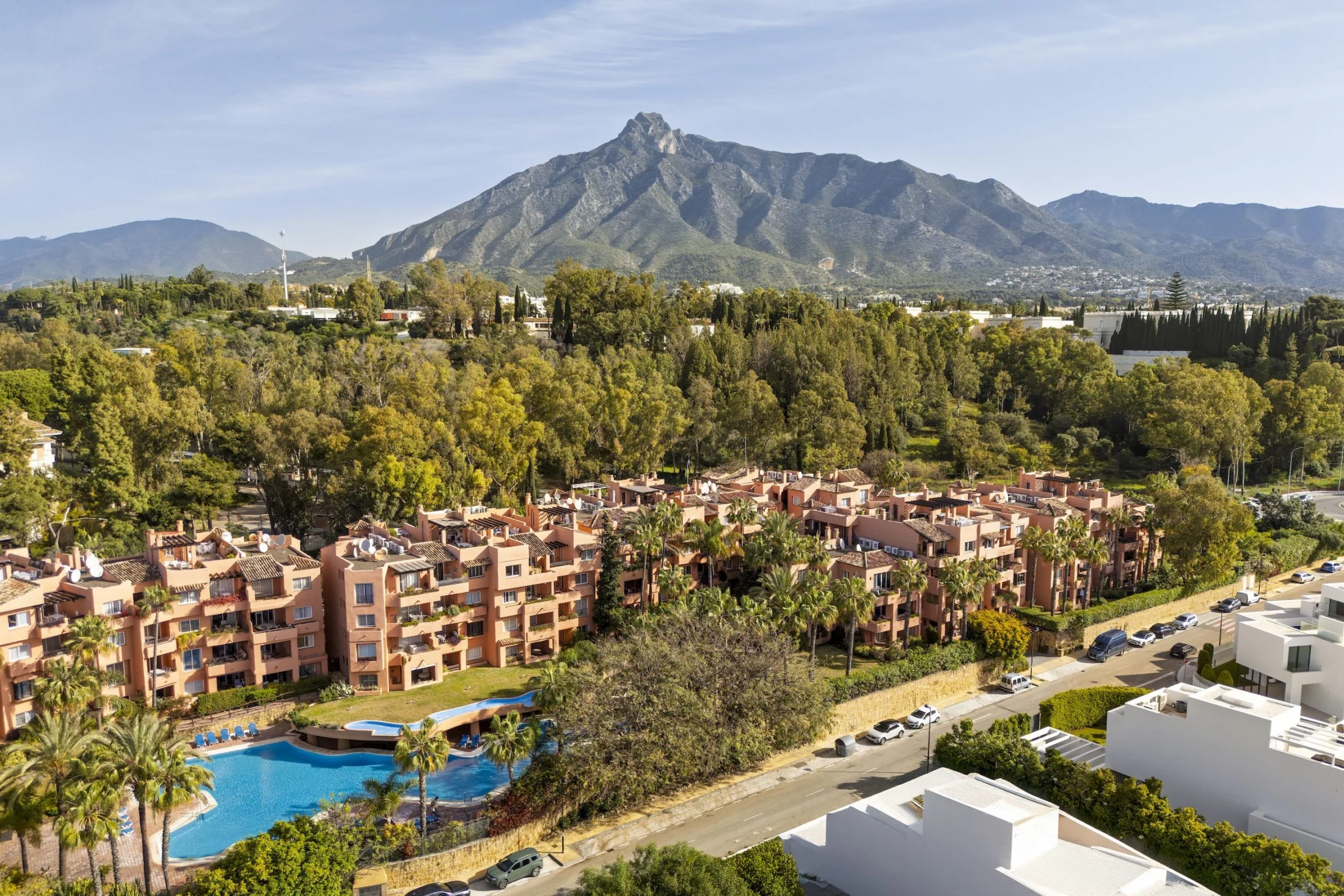 Luxury Sea View Apartment on Marbella’s Golden Mile, 300m from the Beach – photo 23