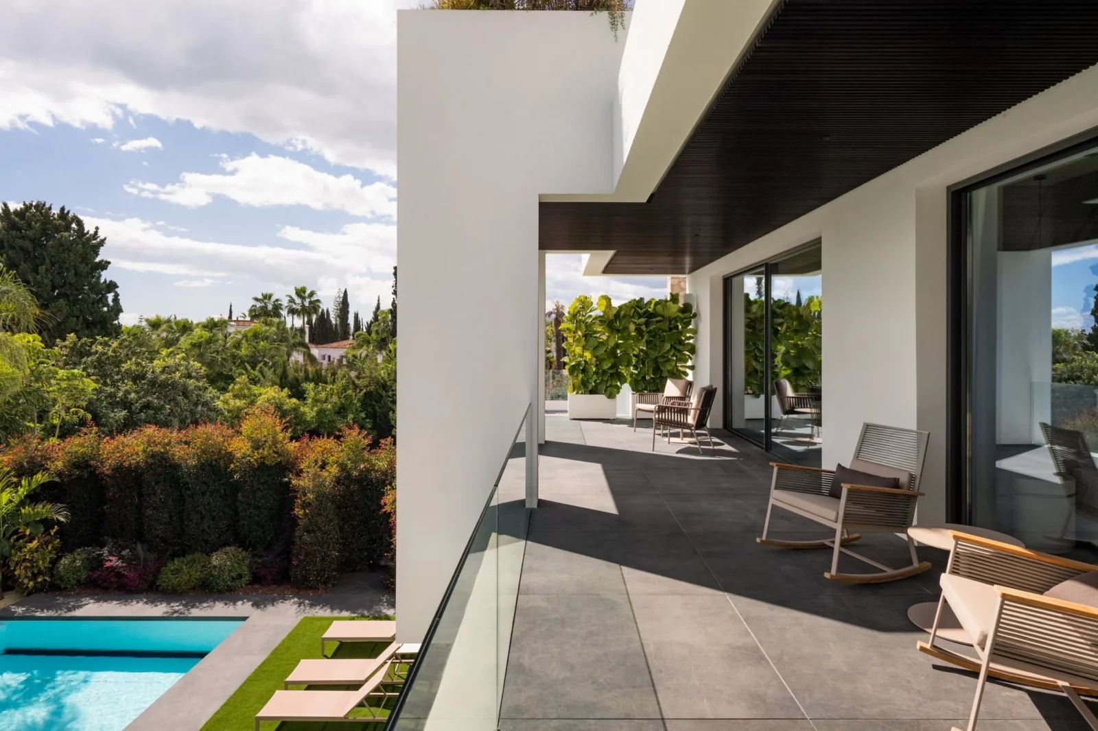 Ultra-Modern Beachside Villa with Rooftop Jacuzzi in Casablanca, Marbella – photo 21