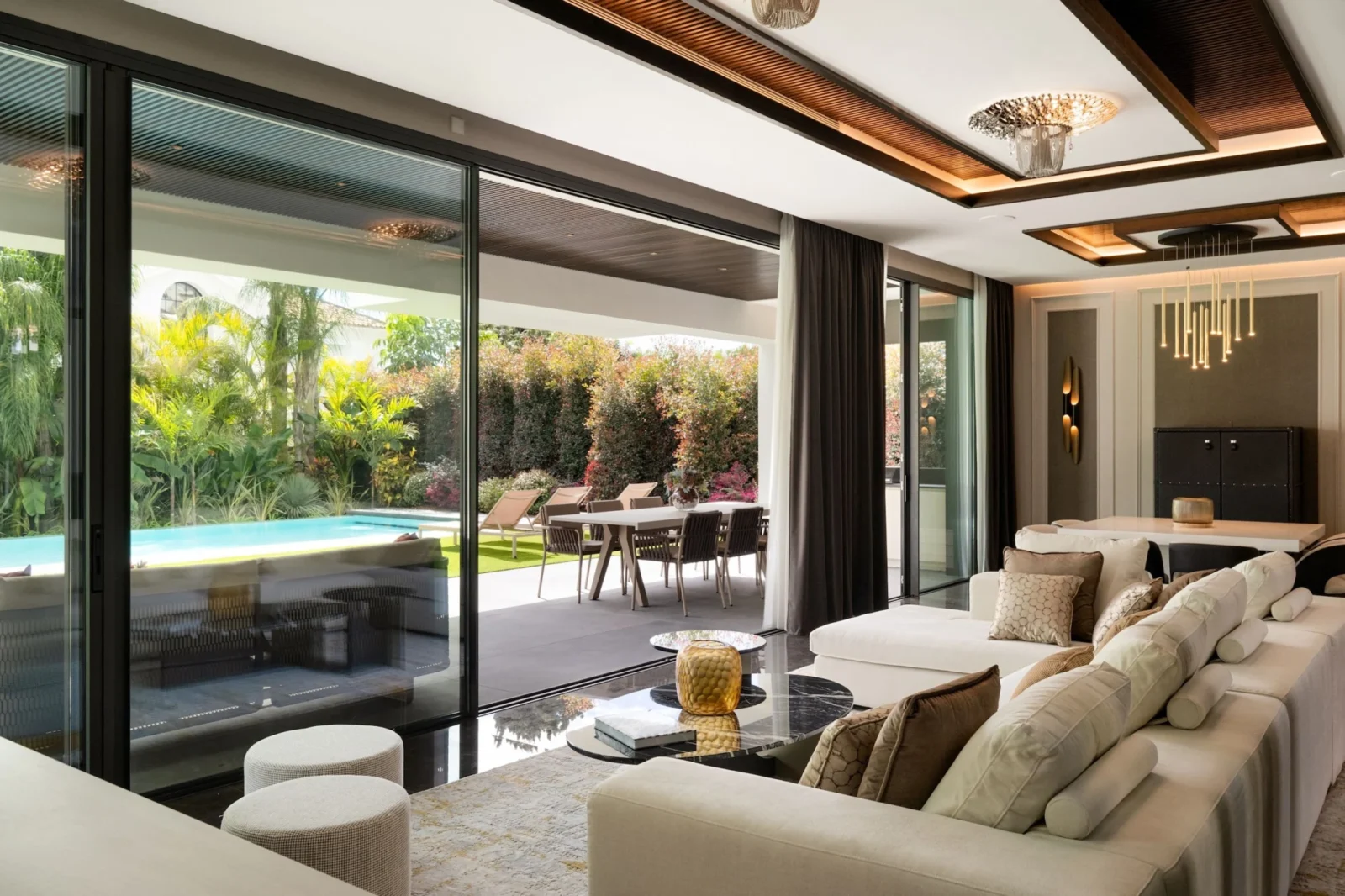 Ultra-Modern Beachside Villa with Rooftop Jacuzzi in Casablanca, Marbella – photo 4