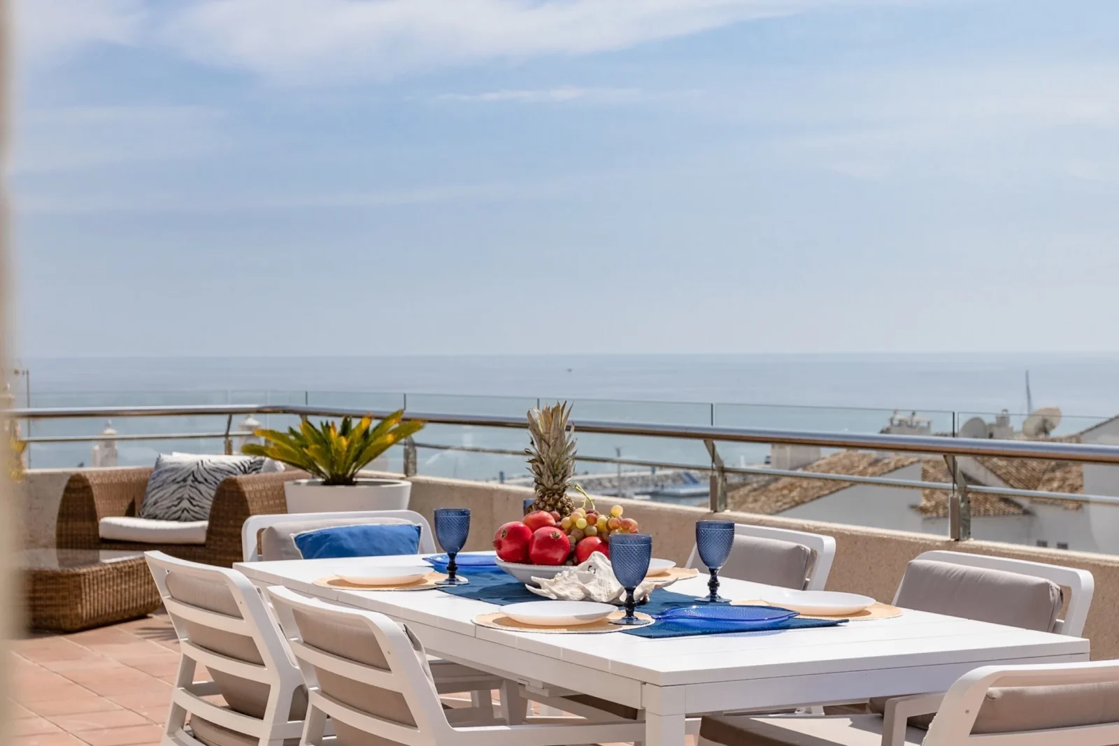 One-of-a-Kind Luxury Penthouse with Panoramic Sea Views in Puerto Banús – photo 2