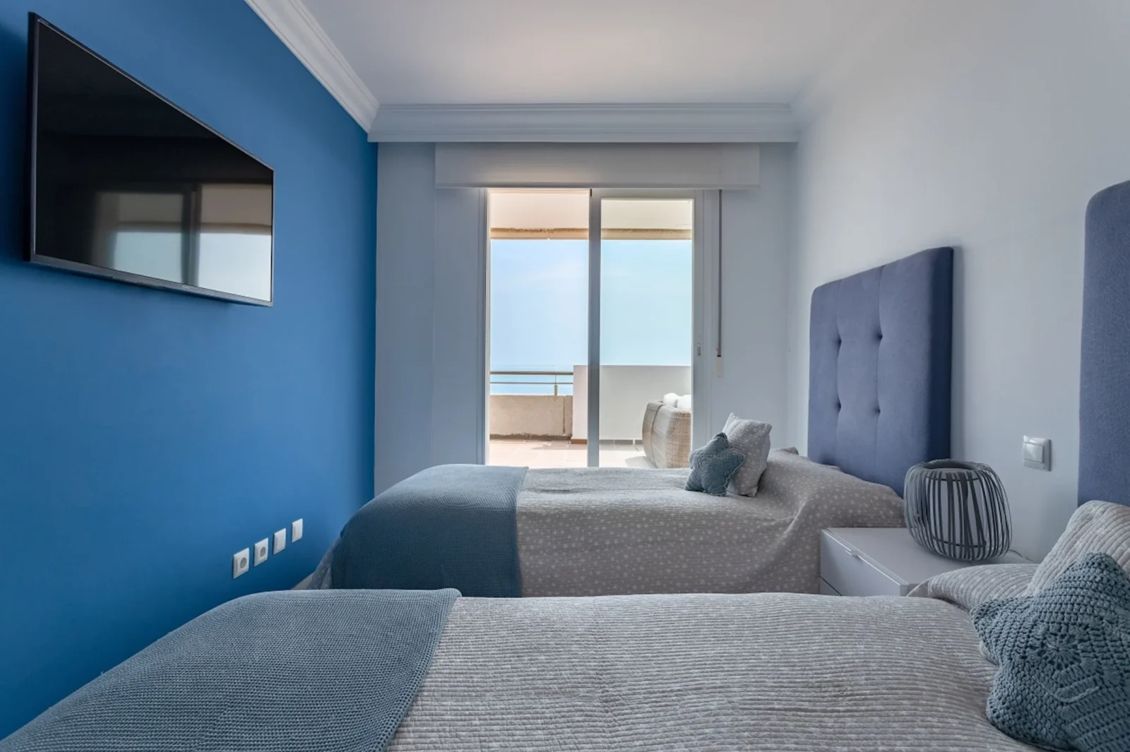 One-of-a-Kind Luxury Penthouse with Panoramic Sea Views in Puerto Banús – photo 7